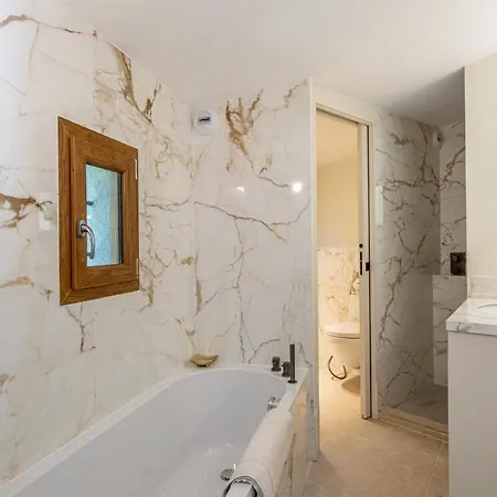 Luxurious With Heated Pool 5br-10p - *